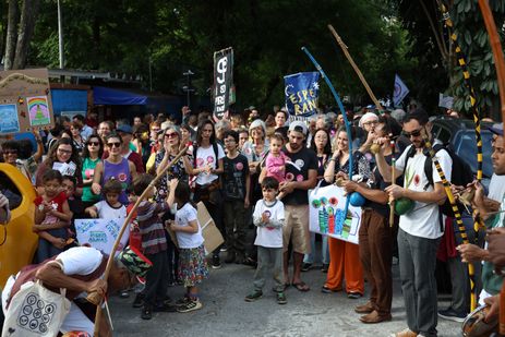 Rovena Rosa/Agência Brasil São Paulo (SP), 25/11/2025 - Ato em defesa da EMEI Antônio Bento, da escola pública, da educação antiracista e contra a intolerância religiosa, a violência policial e o abusod e poder. Foto: Rovena Rosa/Agência Brasil