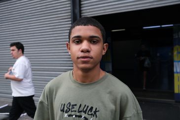 Rio de Janeiro (RJ), 09/11/2025 – Diego Jeferson Souza Nascimento, primeiro candidato a terminar as provas do Exame Nacional do Ensino Médio (Enem), na Universidade Estácio, na Tijuca. Foto: Fernando Frazão/Agência Brasil