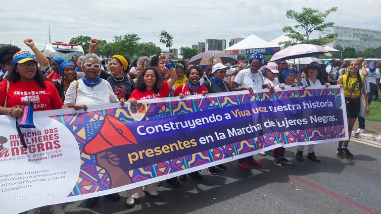 Brasília (DF), 25/11/2025 – Afro-latinas participam da marcha da mulheres negra na esplanada dos ministérios.  Foto: Daniella Almeida/Agência Brasil
