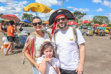 Brasília (DF), 14/02/2026 – A família Ricardo Mauricio com sua esposa e filha fala com Agência Brasil, durante apresentação do Bloco do Amor no museu da republica.  Foto: Valter Campanato/Agência Brasil
