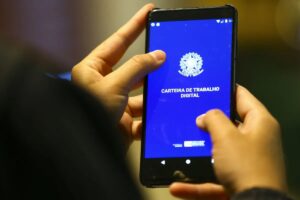 71%-dos-brasileiros-sao-favoraveis-ao-fim-da-escala-6×1,-mostra-datafolha