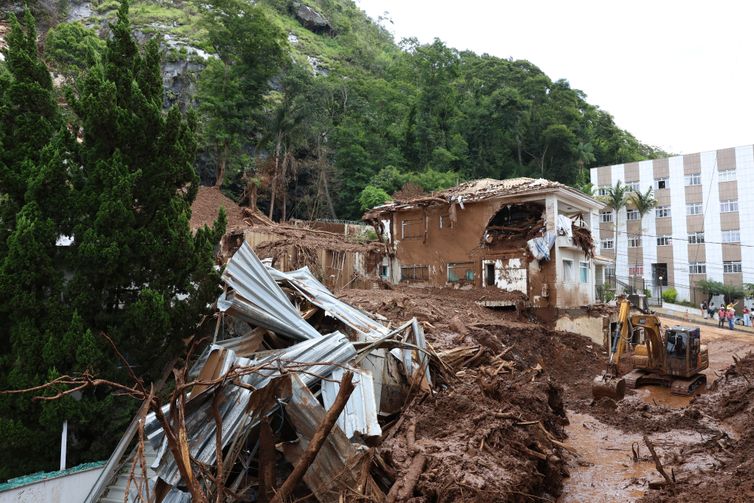 Rovena Rosa/Agência Brasil Juiz de Fora (MG), 27/02/2026 - Deslizamento de terra do Morro do Cristo, ocorrido durante a tempestade de segunda-feira, 23 de fevereiro, no Bairro Paineiras. Foto: Rovena Rosa/Agência Brasil