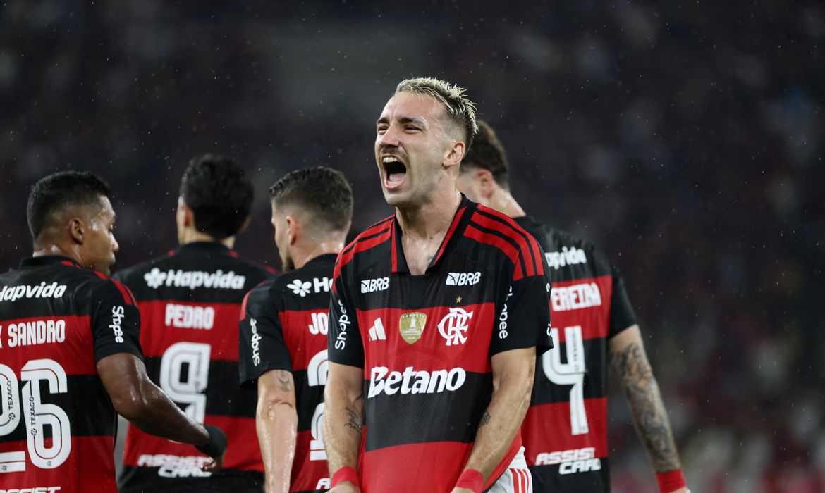 Soccer Football - Brasileiro Championship - Flamengo v Remo - Estadio Maracana, Rio de Janeiro, Brazil - March 19, 2026 Flamengo's Leo Ortiz celebrates scoring their first goal
