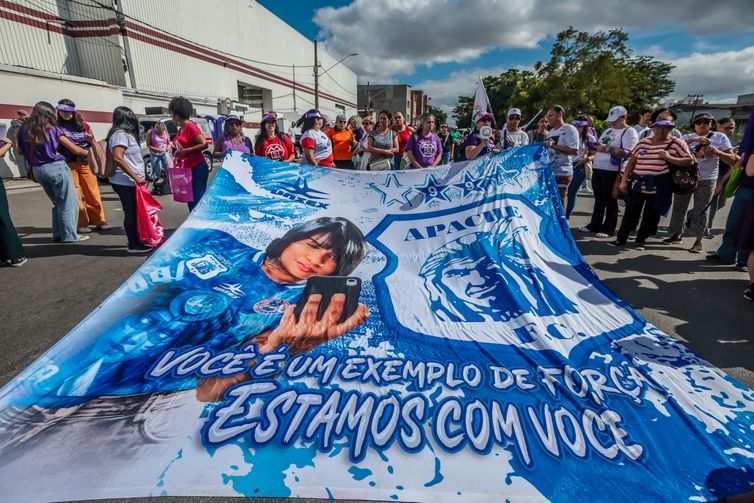 Paulo Pinto/Agência Brasil Sao Paulo (SP)-01/03/2026. Um ato no domingo em memória de Tainara Souza Santos, de 31 anos, que morreu após ser atropelada e arrastada pelo ex-companheiro em São Paulo, irá marcar o início das mobilizações pelo Dia Internacional das Mulheres. Organizado pelo Ministério das Mulheres, o local escolhido para o ato é a Marginal Tietê, na zona norte da cidade de São Paulo, onde Tainara foi agredida, atropelada pelo ex-companheiro Douglas Alves da Silva e arrastada por mais de 1 quilômetro ao ficar presa ao carro dele, em 29 de novembro do ano passado. O ato contou com a presença das ministras Márcia Lopes, Marina Silva , Sônia Guajajara e do Ministro Paulo Teixeira e a mãe Luciane ( mãe da vítima Taynara). Foto: Paulo Pinto/Agência Brasil