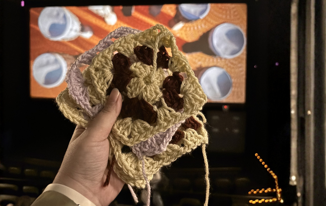 cine-croche:-voce-iria-ao-cinema-com-as-luzes-acesas?