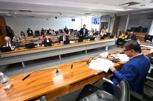 cre-vai-avaliar-medidas-contra-tarifaco-dos-eua,-afirma-trad