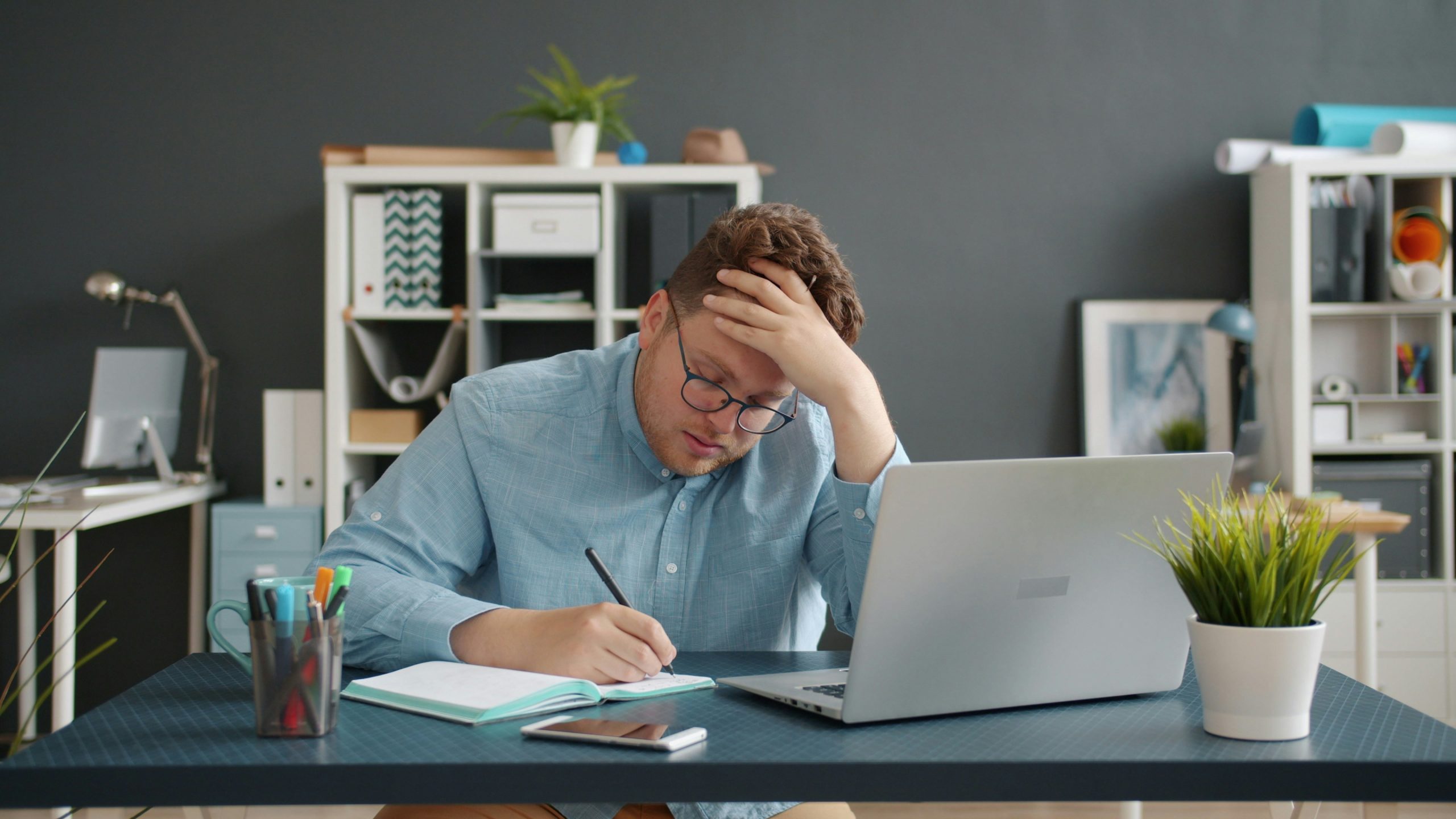 falta-de-reconhecimento-nas-empresas-aumenta-burnout-e-favorece-pedidos-de-demissao,-aponta-pesquisa