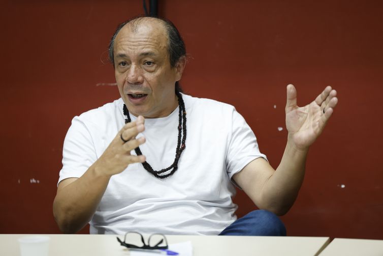 Fernando Frazão/Agência Brasil Rio de Janeiro (RJ), 24/06/2026 – O coordenador do Movimento Baía Viva, Sérgio Ricardo Potiguara, debate a restinga de Maricá, onde estão previstas obras do empreendimento Maraey, um resort, em encontro na UFRJ. Foto: Fernando Frazão/Agência Brasil