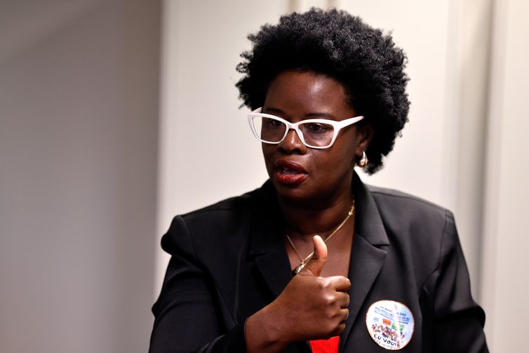 Tânia Rêgo/Agência Brasil Rio de Janeiro (RJ), 16/06/2026 - Rose Cirpiano, liderança negra, fala durante encontro com lideranças do movimento negro que organizam a Marcha das Mulheres Negras do Rio de Janeiro que tera como tema