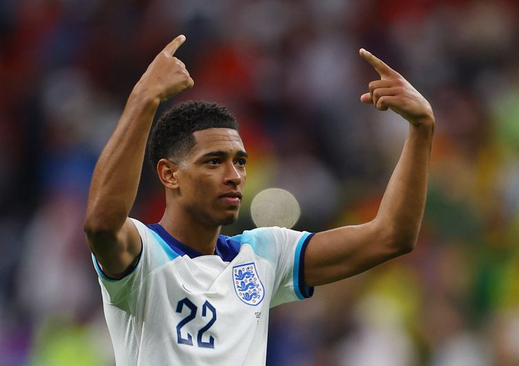 Meio-campista da seleção da Inglaterra, Jude Bellingham, durante partida contra Senegal pelas oitavas de final da Copa do Mundo do Catar