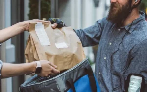 classes-b-e-c-somam-mais-de-90%-dos-consumidores-de-delivery-no-brasil