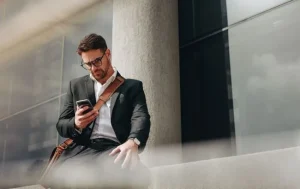 linkedin-cria-botao-para-denunciar-texto-de-ia-e-expoe-o-paradoxo-das-redes