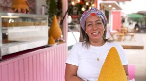 ela-comecou-a-fazer-coxinha-para-matar-a-saudade-da-comida-brasileira-e-hoje-fatura-ate-r$-250-mil-por-mes