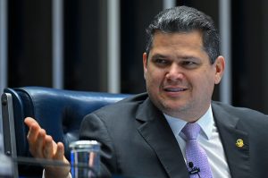 davi-comemora-identificacao-de-petroleo-na-margem-equatorial