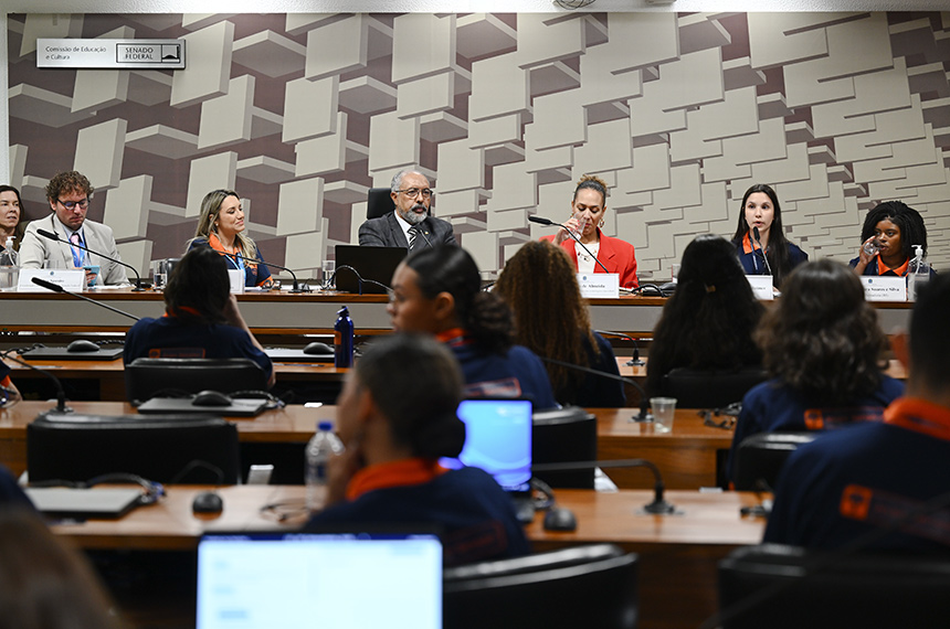 ambiente-digital-seguro-depende-de-toda-a-sociedade,-indica-debate-com