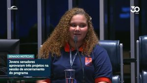 jovens-senadores-e-senadoras-aprovam-projetos-de-apoio-a-migrantes-e-mulheres
