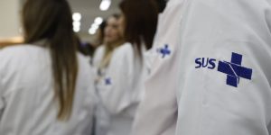 saude-estende-atuacao-de-676-medicos-especialistas-no-sus
