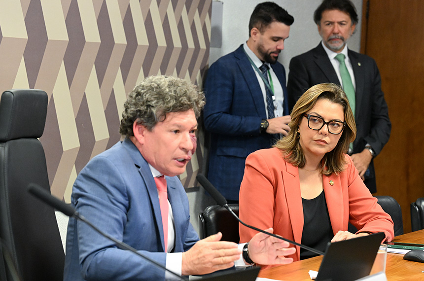 leila-diz-que-apresenta-relatorio-da-mp-da-‘taxa-das-blusinhas’-na-segunda