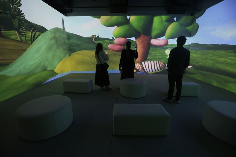 Paulo Pinto/Agência Brasil São Paulo (SP), 14/08/2026 - Exposição que celebra 140 anos do nascimento de Tarsila do Amaral.Com cerca de 40 obras projetadas em 360 graus, “O Brasil de Tarsila” inaugura o Nubank Arte Lab, novo espaço de arte imersiva no Conjunto Nacional em São Paulo. Fotos: Paulo Pinto/Agencia Brasil