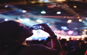 nova-regra-muda-acesso-a-agua-em-shows-e-grandes-eventos