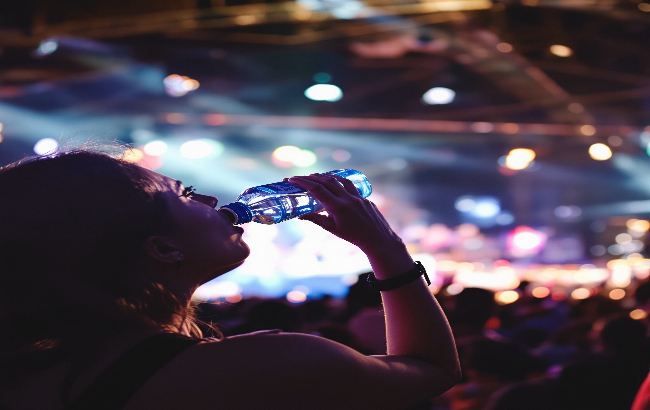 nova-regra-muda-acesso-a-agua-em-shows-e-grandes-eventos