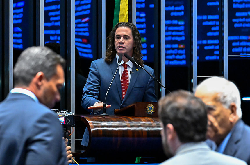 veneziano-comemora-aprovacao-na-ccj-da-pec-que-acaba-com-a-escala-6×1