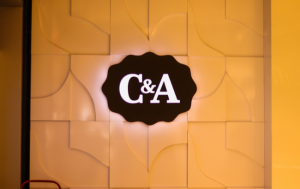 c&a-estreia-no-tiktok-shop-com-proposta-phygital