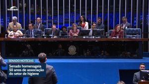 senado-homenageia-trabalhadores-da-area-de-limpeza