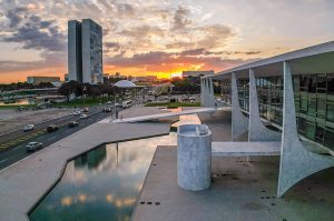 lei-facilita-corte-de-impostos-para-data-centers-e-programas-contra-cancer