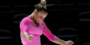 flavia-saraiva-e-ouro-nas-assimetricas-da-copa-do-mundo de-ginastica