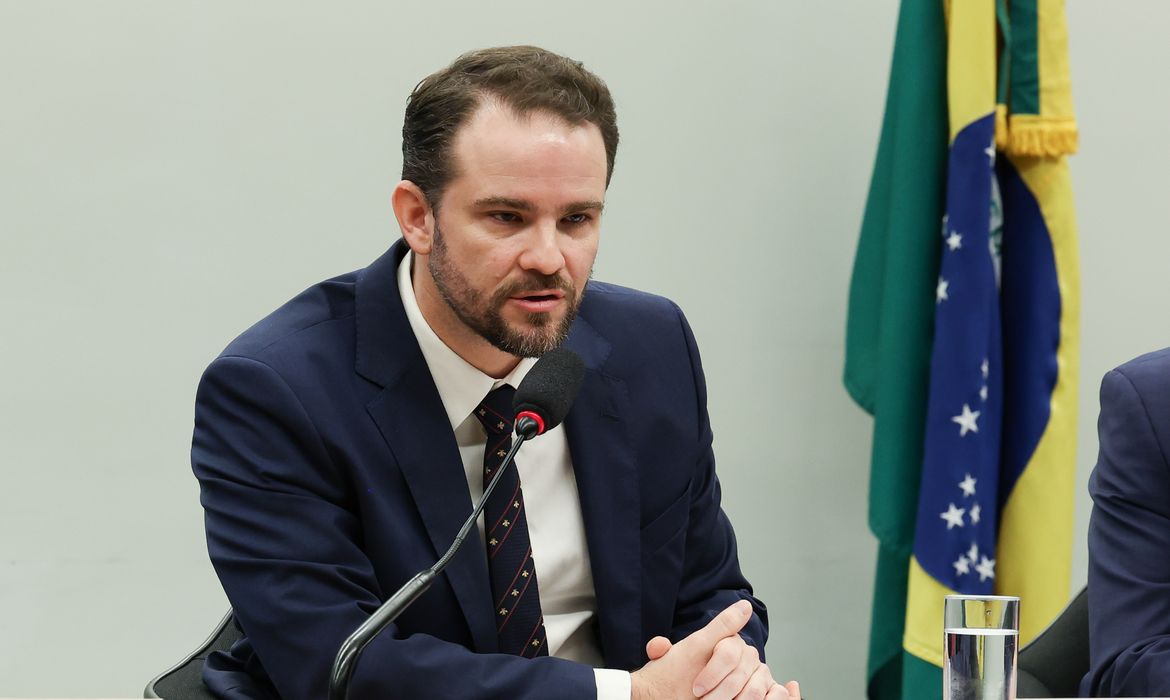 Brasília – DF – 17/06/2026 – O ministro da Fazenda, Dario Durigan, durante audiência pública conjunta promovida pelas comissões de Agricultura, Pecuária, Abastecimento e Desenvolvimento Rural e de Finanças e Tributação da Câmara. Foto Lula Marques/Agência Brasil.