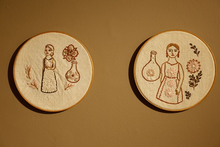 Fernando Frazão/Agência Brasil Rio de Janeiro (RJ), 17/09/2026 – A mostra Arte Têxtil de Turmalina e Veredinha – Jequitinhonha, MG, exibe bordados no Centro Nacional de Folclore e Cultura Popular, no Museu do Folclore Edison Carneiro, no Catete. Foto: Fernando Frazão/Agência Brasil