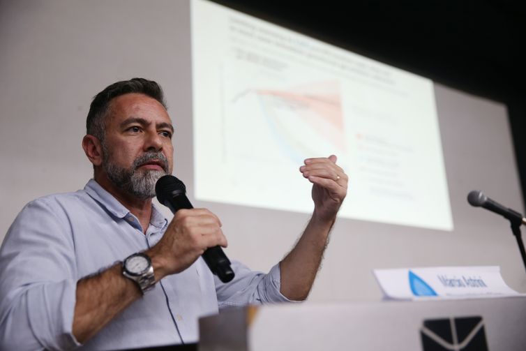 José Cruz/Agência Brasil Brasília 21/03/2023 - O representante do Observatório do Clima, Márcio Astrini durante Seminário internacional Grito das águas Foto: José Cruz/Agência Brasil