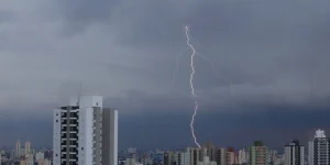 sao-paulo-tera-mais-chuvas-fortes-no-fim-da-tarde-desta-quinta-(15)