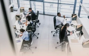 pela-primeira-vez-em-20-anos,-qualidade-de-vida-e-o-que-mais-prende-profissionais-nas-empresas