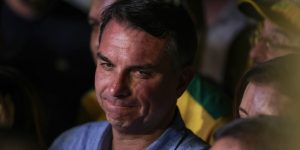 fuga-e-carta-golpista-ampliam-isolamento-de-flavio-bolsonaro