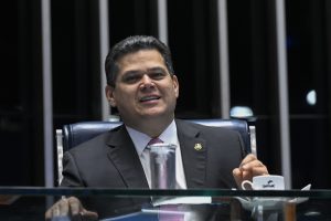 davi-celebra-terceira-descoberta-de-petroleo-em-poco-no-litoral-do-amapa