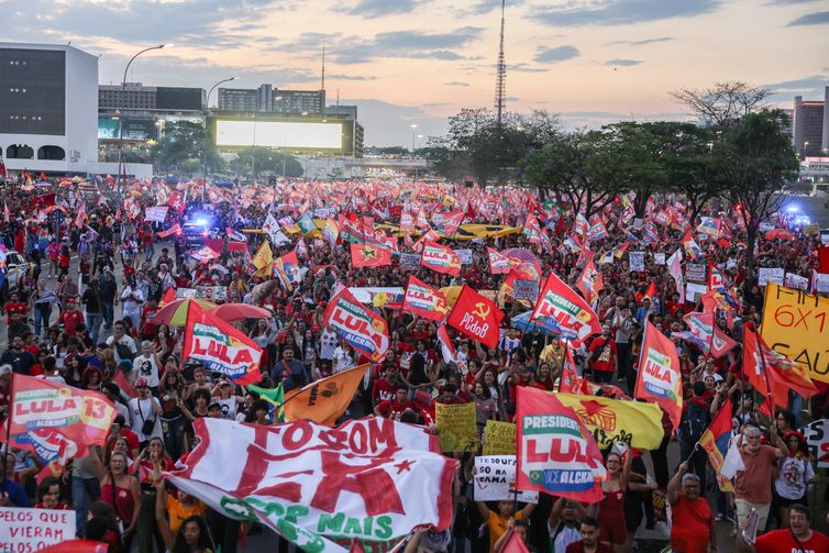 Valter Campanato/Agência Brasil Brasília (DF), 13/10/2026 – Ato em apoio à candidatura de reeleição, Luiz Inácio Lula da Silva à Presidência da República, no Museu da República, em Brasília. Foto: Walter Campanato/Agência Brasil.